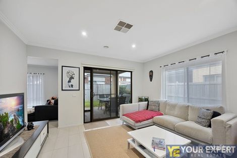 Property photo of 54 Chantenay Parade Cranbourne North VIC 3977