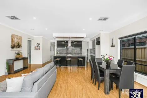 Property photo of 17 Camini Grove Truganina VIC 3029