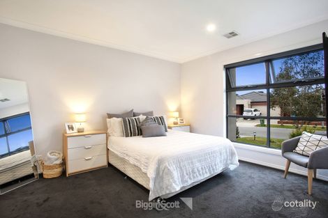 Property photo of 35 Avonbury Circuit Cranbourne West VIC 3977