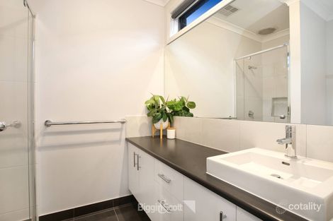 Property photo of 35 Avonbury Circuit Cranbourne West VIC 3977