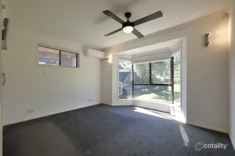 Property photo of 8 Acacia Place Camira QLD 4300