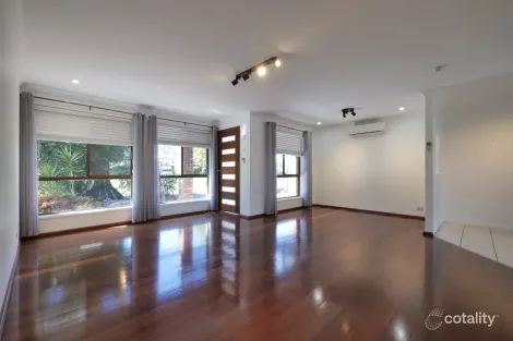 Property photo of 8 Acacia Place Camira QLD 4300