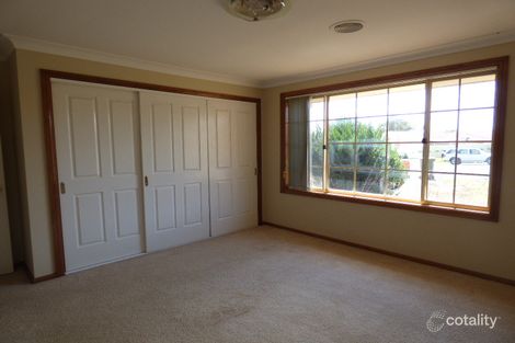 8 Parkview Cres, Harden, NSW 2587