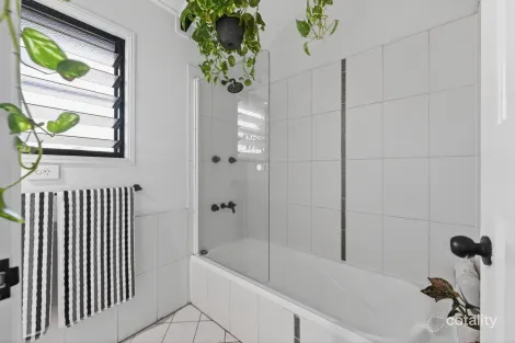 Property photo of 32 Bayswater Terrace Hyde Park QLD 4812