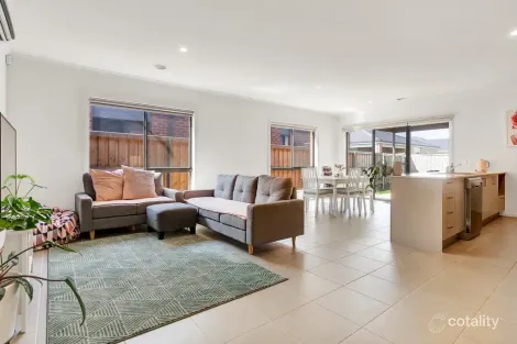 Property photo of 24 Wolomina Crescent Werribee VIC 3030