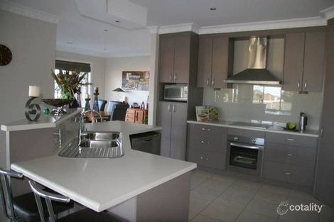 Property photo of 18 Lisbon Circuit Orange NSW 2800