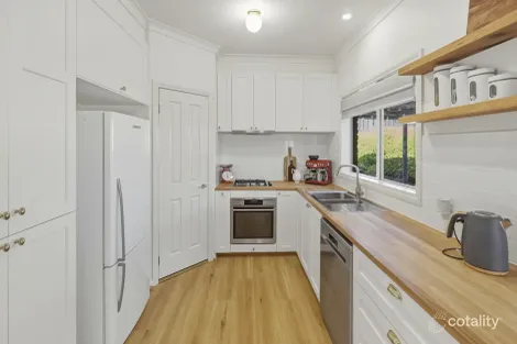 Property photo of 1 Larissa Close Romsey VIC 3434