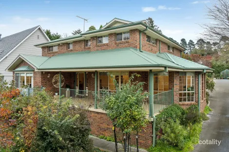 11 Boronia Rd, Wentworth Falls, NSW 2782