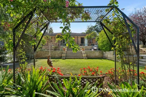 8 Orana St, Lesmurdie, WA 6076