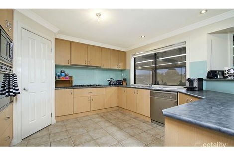Property photo of 2 Maple Court Kilmore VIC 3764