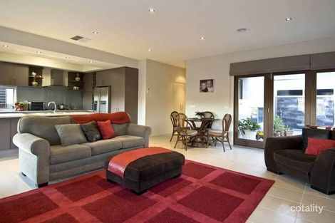 Property photo of 22 Cara Crescent Berwick VIC 3806