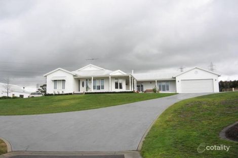 Property photo of 46-48 Cloverfield Close Berwick VIC 3806