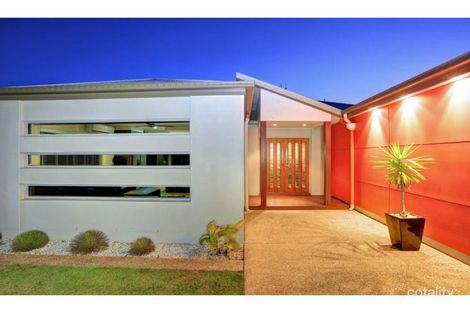 Property photo of 7 Wedgeleaf Place Ashfield QLD 4670