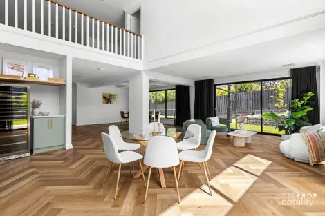 Property photo of 17 Pinnacle Crescent Bulleen VIC 3105