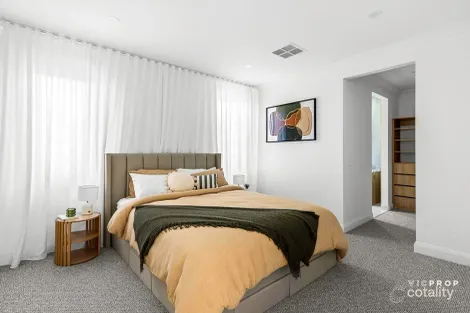 Property photo of 17 Pinnacle Crescent Bulleen VIC 3105