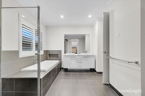 Property photo of 11 Greenside Circuit Sandhurst VIC 3977