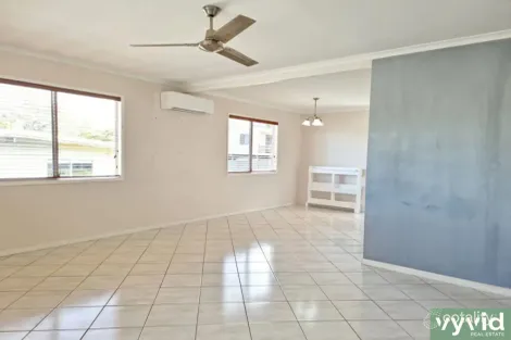 Property photo of 27 Hibiscus Avenue Kin Kora QLD 4680