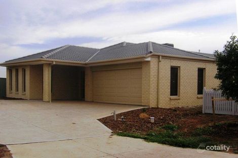Property photo of 5 Asthima Way Caroline Springs VIC 3023