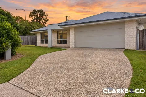 1 Pineview Dr, Beerwah, QLD 4519