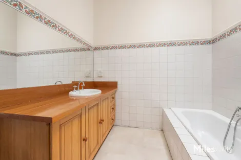 Property photo of 35 Cape Street Eaglemont VIC 3084