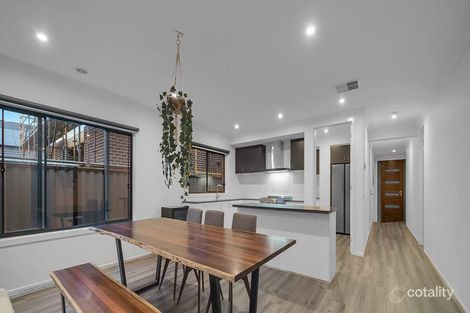 Property photo of 10 Cudgerie Close Craigieburn VIC 3064