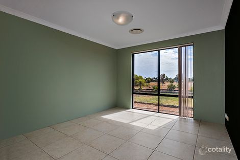 Property photo of 8 Roding Court Deepdale WA 6532