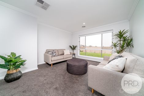 Property photo of 13 Thane Court Lloyd NSW 2650