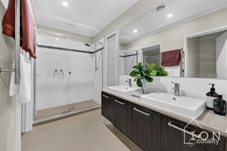 Property photo of 44 Connewara Crescent Clyde North VIC 3978