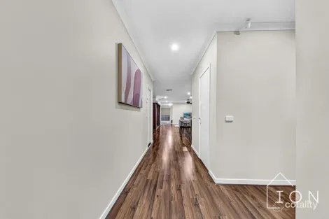 Property photo of 44 Connewara Crescent Clyde North VIC 3978