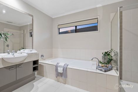 Property photo of 39 Lakeside Drive Sandhurst VIC 3977
