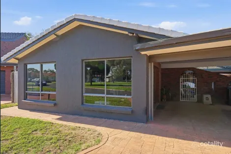 8 Thiele Cres, West Lakes Shore, SA 5020