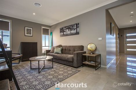 Property photo of 11 Weebill Way Pakenham VIC 3810