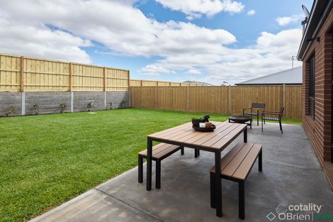 Property photo of 28 King Parrot Boulevard Drouin VIC 3818