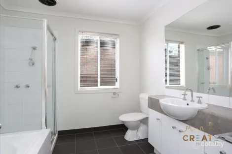 Property photo of 86 Duncombe Park Way Deer Park VIC 3023