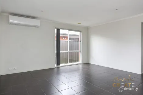 Property photo of 86 Duncombe Park Way Deer Park VIC 3023