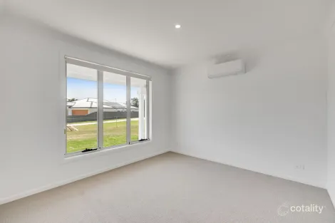Property photo of 14 Birdwing Court Withcott QLD 4352