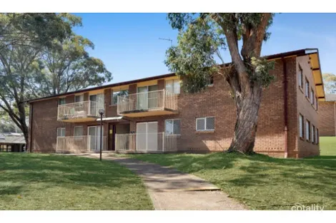 4/1 Lavinia Pl, Ambarvale, NSW 2560