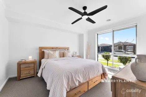 Property photo of 33 Copper Beech Road Beaconsfield VIC 3807