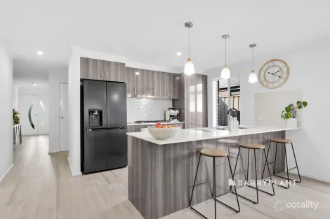 Property photo of 33 Copper Beech Road Beaconsfield VIC 3807