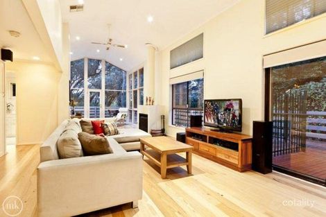 Property photo of 16 Highpoint Crescent Eltham North VIC 3095