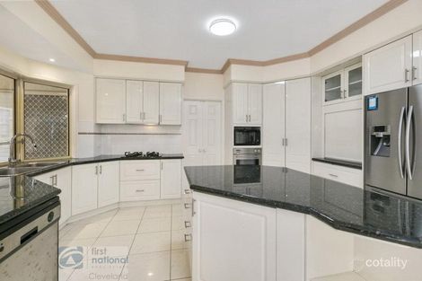 Property photo of 19 Sumner Place Carindale QLD 4152