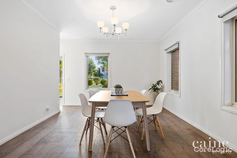 Property photo of 19 St Michaels Place Lake Gardens VIC 3355