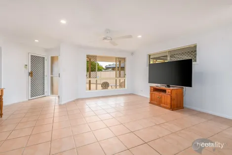 Property photo of 1/18 Jenaya Place Labrador QLD 4215