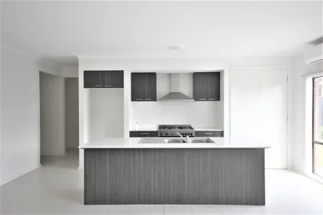 Property photo of 63 Roscoe Avenue Kalkallo VIC 3064