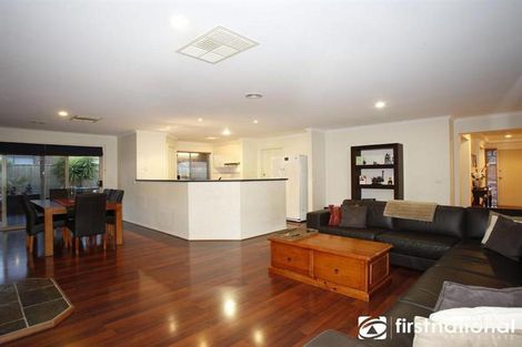 Property photo of 22 Oaklands Way Pakenham VIC 3810