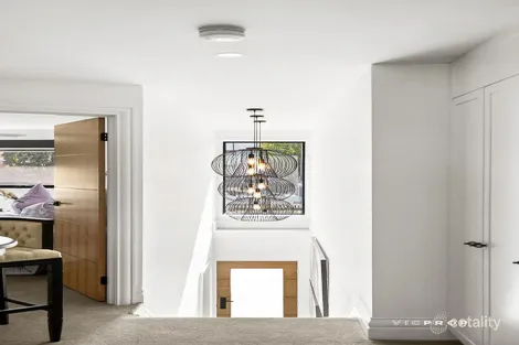 Property photo of 2/736 Doncaster Road Doncaster VIC 3108