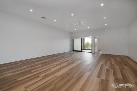 Property photo of 27 Fergus Lane Cranbourne West VIC 3977