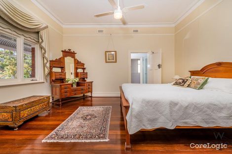 Property photo of 33 Hillway Nedlands WA 6009