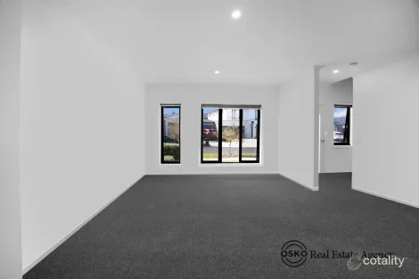 Property photo of 23 Joey Crescent Deanside VIC 3336