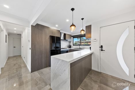 Property photo of 5 Halifax Close St Albans VIC 3021